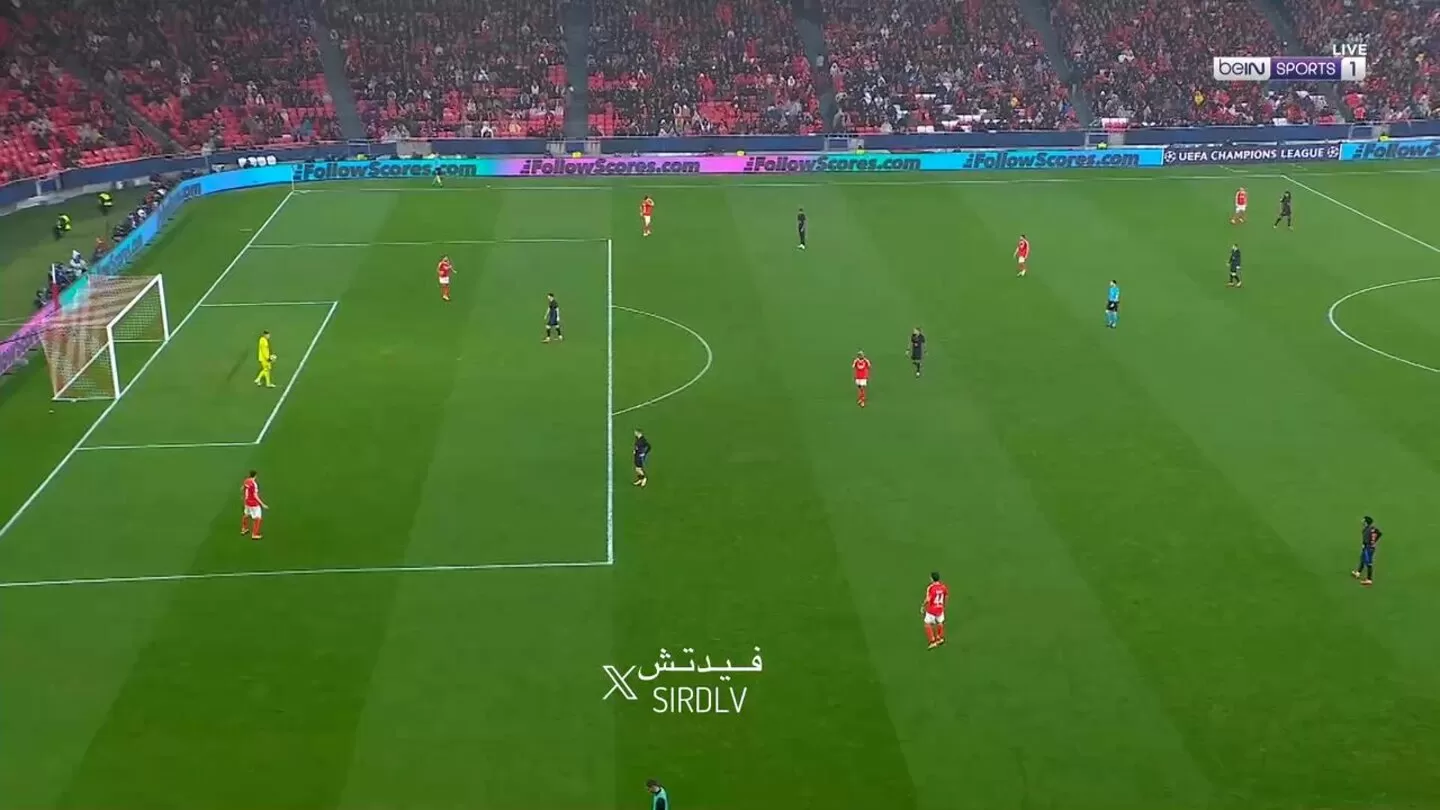 WATCH: Unbelievable Raphinha Goal Narrows Benfica’s Lead Against Barcelona